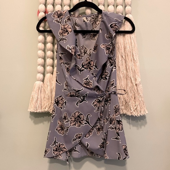 Japna Lavender Floral Wrap Blouse Shirt Size Small Flutter Bodice Sleeveless - Picture 1 of 8